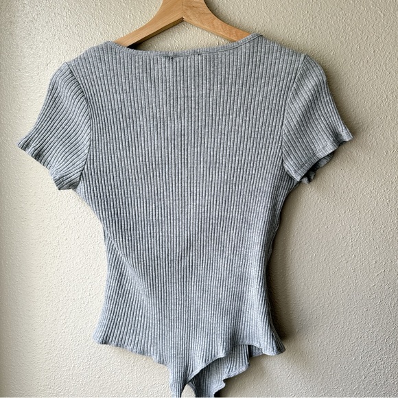 ๐ฉถ Gray Sweetheart Neckline Short Sleeve Bodysuit - XL - Picture 6 of 7